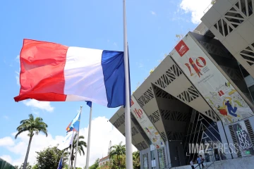 Loi immigration : le drapeau français mis en berne à l'hôtel de Région