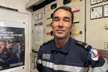 Marine nationale : plongeur, il assure la protection de l'Océan Indien à bord du Malin