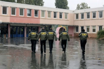 Une équipe mobile de sécurité (EMS) dans un lycée de Seine-Saint-Denis en octobre 2009