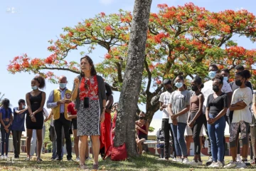  La journaliste Mémona Hintermann en visite au collège Cambuston 