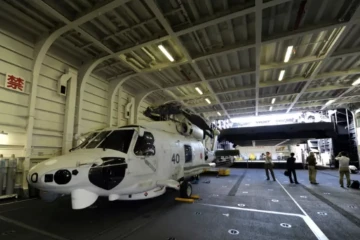 Un hélicoptère des Forces japonaises d'autodéfense (FJA), le 2 septembre 2013 à Tokyo ( AFP / TOSHIFUMI KITAMURA )