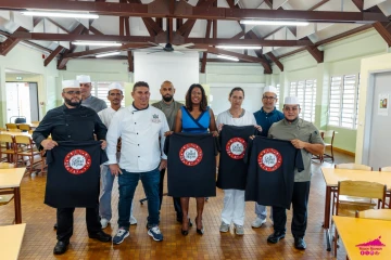 Région Réunion: Céline Sitouze participe au "Grand repas" au lycée Paul Langevin à Saint-Joseph