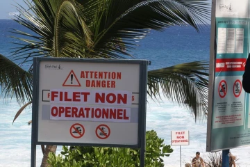 panneaux requins baignade interdite 