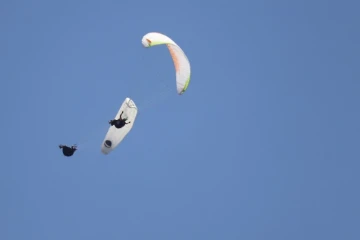 Un concours de parapente Master Accro se de?roule a? Saint-Leu ce dimanche. (Photo RB Imaz Press Re?union)