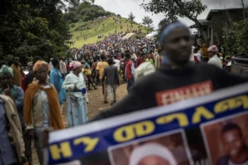 Des femmes pleurent les morts après l'éboulement qui a fait au moins 257 morts dans le sud de l'Ethiopie, à Kencho Shacha Gozdi le 25 juillet 2024 ( AFP / Michele Spatari )