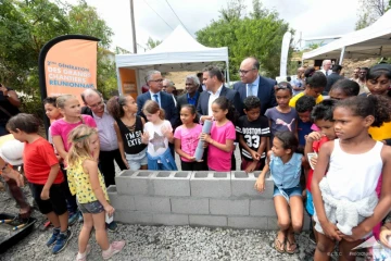 Pose de première pierre de l'école Bellemène
