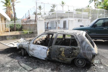 Voiture brûlée Port