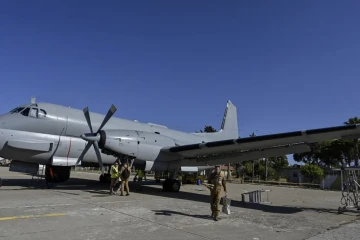 L'Atlantique-2 de la Marine nationale sur la base militaire de Souda (Crète), le 21 juillet 2022. (LOUISA GOULIAMAKI / AFP)