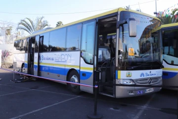 Le Tampon inaugure huit nouveaux bus communaux