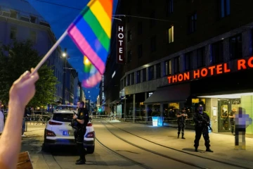 Des policiers norvégiens dans les rues interdites à toute circulation du centre d'Oslo, le 25 juin 2022