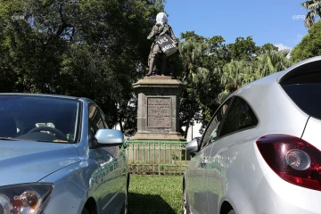 Statue Mahé de La Bourdonnais Saint-Denis