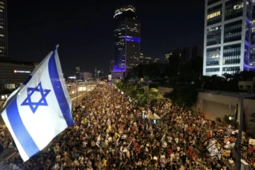 Des milliers d'Israéliens manifestent à Tel-Aviv contre le gouvernement de Benjamin Netanyahu et pour appeler à la libération des otages israéliens retenus dans la bande de Gaza, le 2 septembre 2024 ( AFP / Jack GUEZ )