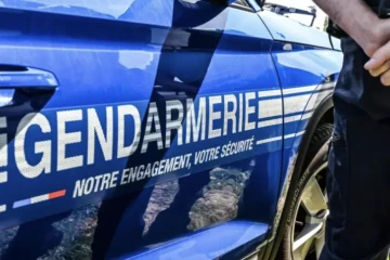 Une fillette de 11 ans a été tuée par balle et son père grièvement blessé dans le jardin de leur maison de Plonevez-du-Faou (Finistère) ( AFP / DENIS CHARLET )
