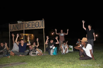 Nuit debout à champ fleuri