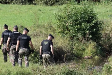 Des gendarmes participent aux recherches pour retrouver Lina, une adolescente de 15 ans disparue dans le secteur de Saint-Blaise-la-Roche, dans le Bas-Rhin, le 28 septembre 2023 ( AFP / Frederick FLORIN )