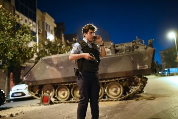 Police et armée déployées le 16 juillet 2016 à Istanbul