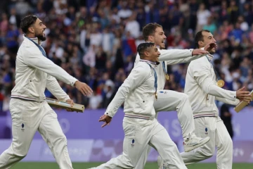 Rugby à 7 : la drôle de danse de Dupont et des Bleus pour célébrer leur médaille d'or