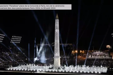   Le spectacle "Paradoxe" place de la Concorde à Paris, lors de la cérémonie d'ouverture des Jeux paralympiques Paris-2024, le 28 août 2024   Le spectacle "Paradoxe" place de la Concorde à Paris, lors de la cérémonie d'ouverture des Jeux paralympiques Paris-2024, le 28 août 2024 AFP Bertrand GUAY