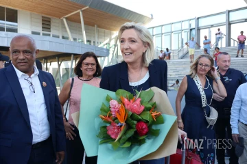 arrivée de Marine Le Pen à gillot 