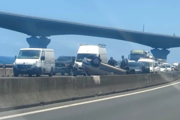 Route du littoral : une voiture sur le toit dans le sens Nord-Sud, 5 km de bouchons 