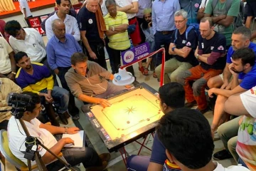 Pierre Dubois remet de son titre en jeu en carrom 