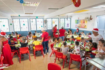 Le Port : l’heure est au repas de Noël dans les cantines