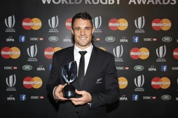 L'ouvreur des All Blacks Dan Carter sacré joueur de l'année à Londres, le 1er novembre 2015