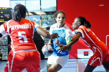 Saint-Denis - La handballeuse internationale Leila Lejeune reçoit la Légion d'Honneur