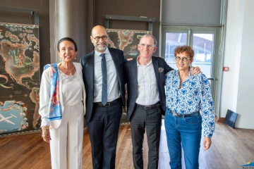 Huguette Bello au vernissage d'une exposition à l'aéroport Roland-Garros 