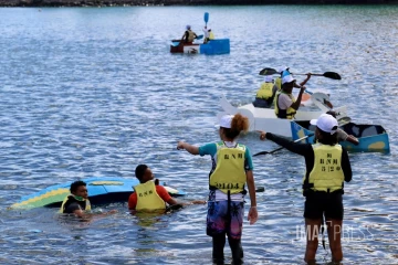 Régate bateaux en carton au Port