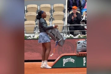 Roland Garros : Coco Gauff se pointe sur le court...sans la moindre raquette [?]
