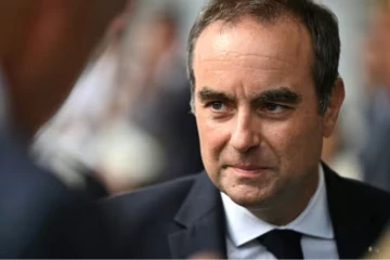 Le Premier ministre français, Sébastien Lecornu, arrive à Mérignac, en périphérie de Bordeaux, en Gironde, le 17 août 2026 ( POOL / Christophe ARCHAMBAULT )