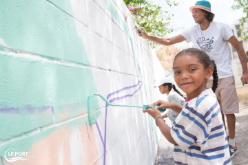  Le Port : des élèves réalisent une fresque pour l'école Ariste Bolon 