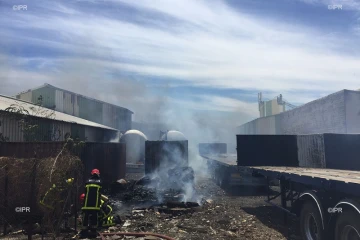 Incendie dans un entrepôt de cambaie
