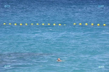 Filets anti requins plage de Boucan 