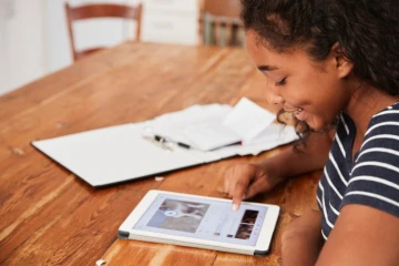 Le Département met à disposition des tablettes pour les collégiens boursiers