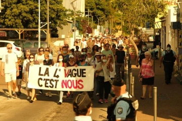 Pass sanitaire : des manifestants présents aussi à Saint-Leu et Saint-Paul