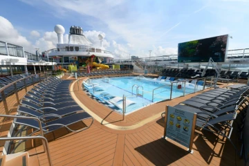 Le pont supérieur du paquebot "Spectrum of the Seas", le 21 mai 2019 à Singapour