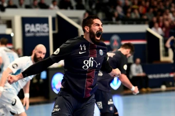 Nikola Karabatic et le PSG hand, lors d'un match de D1 contre Montpellier à Coubertin, le 23 novembre 2016