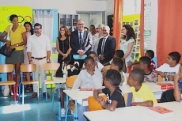 Thierry Terret en visite à l'école Jean-Luc Daly-Éraya