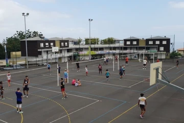 Des enfants s'entraînent à Saint-Paul