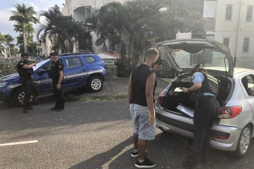 Le Tampon : stupéfiants saisis, véhicules mobilisés et interpellations dans le quartier de la Chatoire