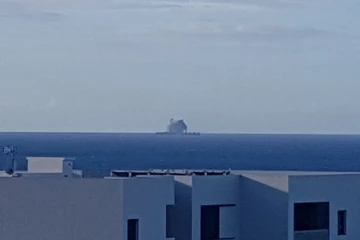 cargo en fumée au large du barachois 