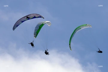 Un concours de parapente Master Accro se de?roule a? Saint-Leu ce dimanche. (Photo RB Imaz Press Re?union)