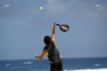 Beach tennis