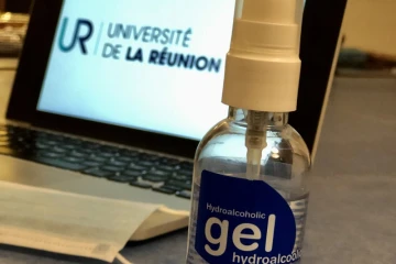 l'université fabrique du gel hydroalcoolique