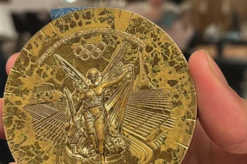 "Paris 1924" : des athlètes des JO 2024 montrent le piteux état de leurs médailles de bronze
