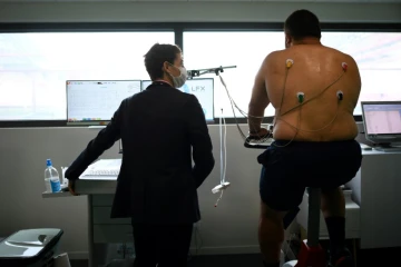Déjà objet d'attention en temps normal car très sollicité, le coeur des sportifs touchés par le coronavirus est sous surveillance à la reprise de l'activité car, comme le virus de la grippe, il peut s'attaquer au muscle cardiaque 