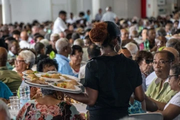 Le Port : plus de 2.000 personnes au Repas de Noël des personnes âgées 