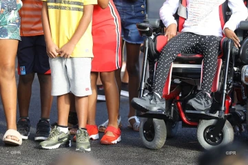 enfant handicapé à école 